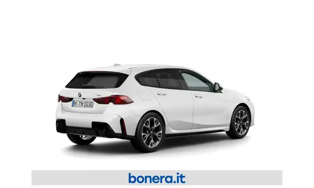 BMW 1 Series view 3