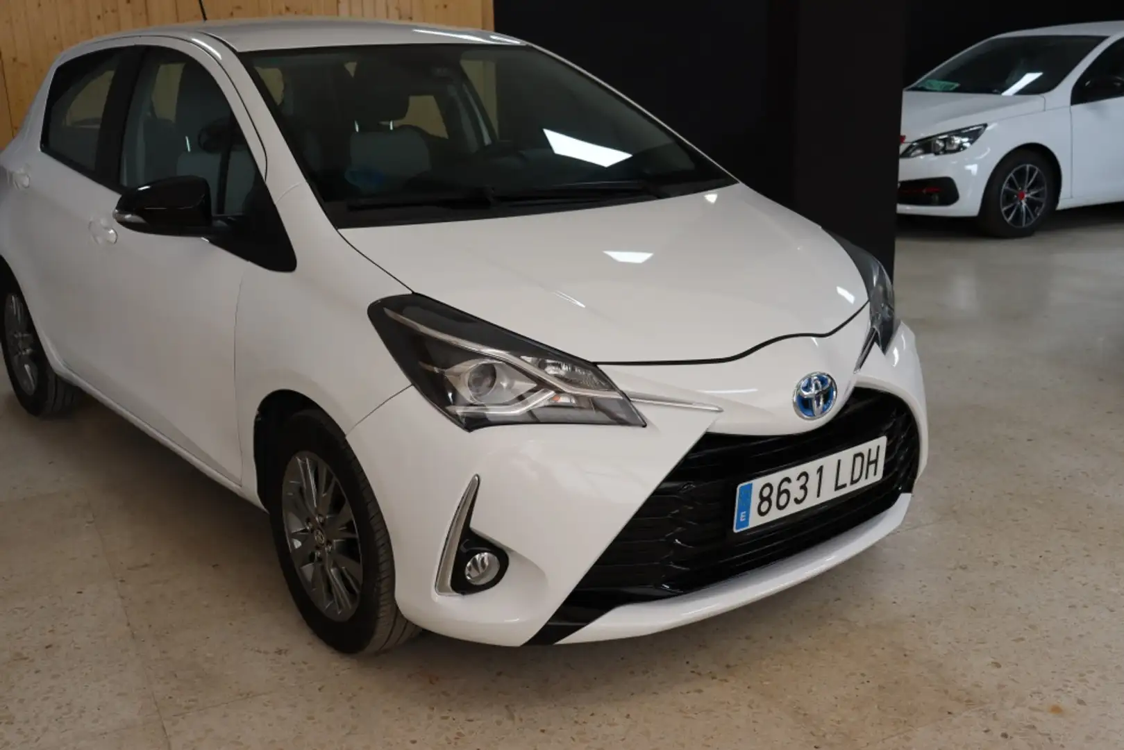 Toyota Yaris 100H 1.5 Active Blanco - 1