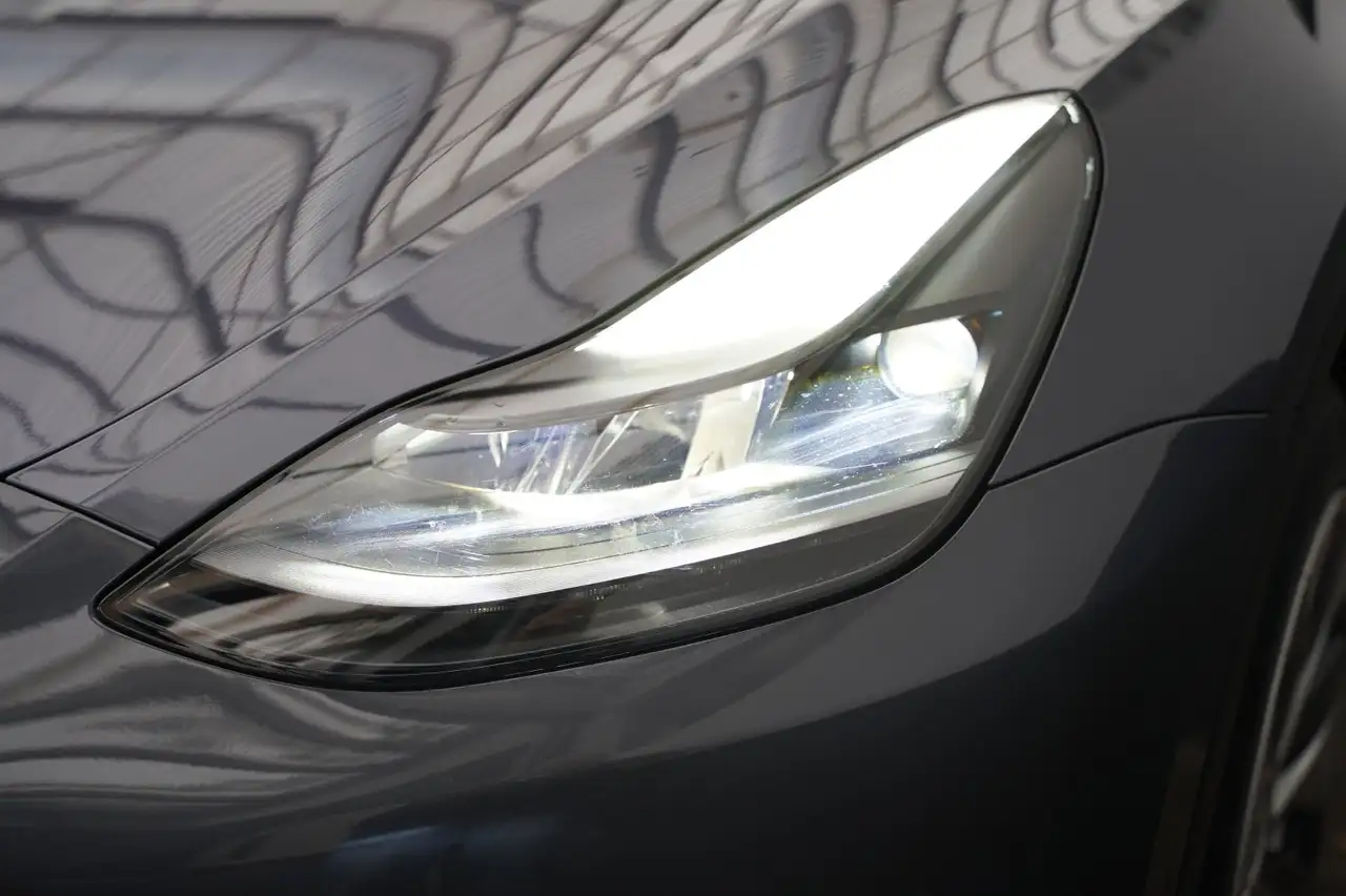 Tesla Model Y Standard Range RWD *AHK*, миниатюра 11