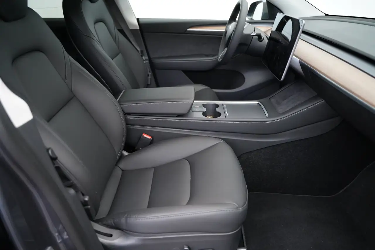 Tesla Model Y Standard Range RWD *AHK*, миниатюра 15
