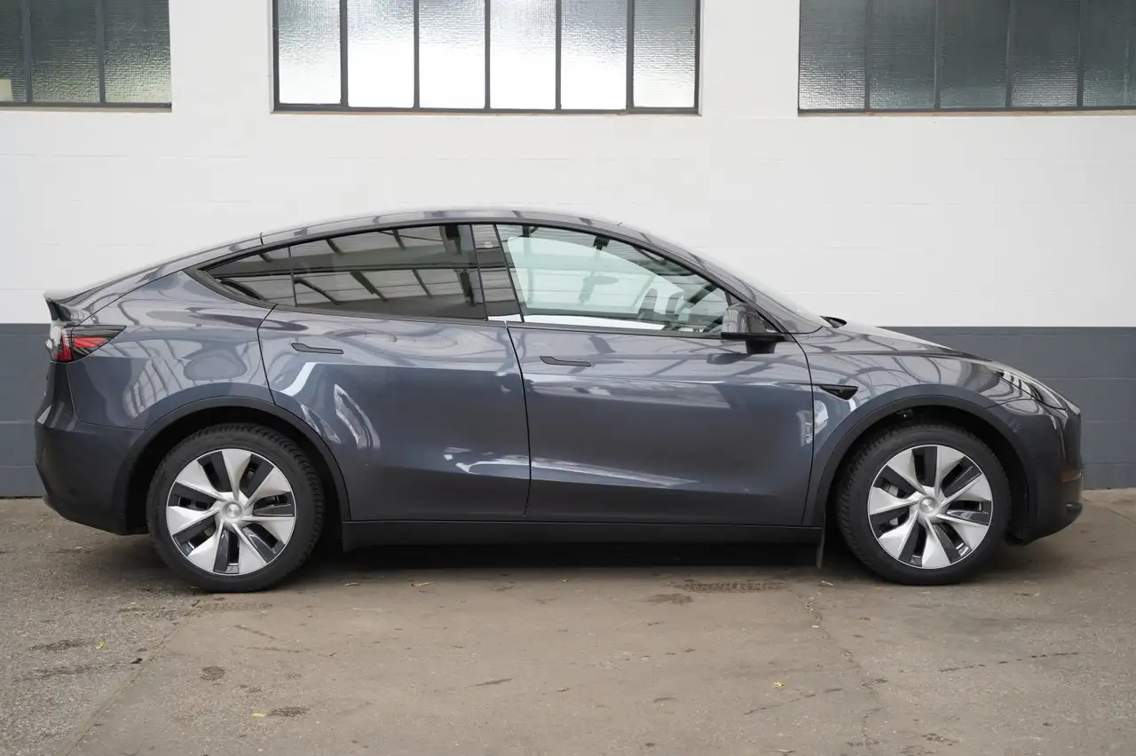 Tesla Model Y Standard Range RWD *AHK*, миниатюра 13
