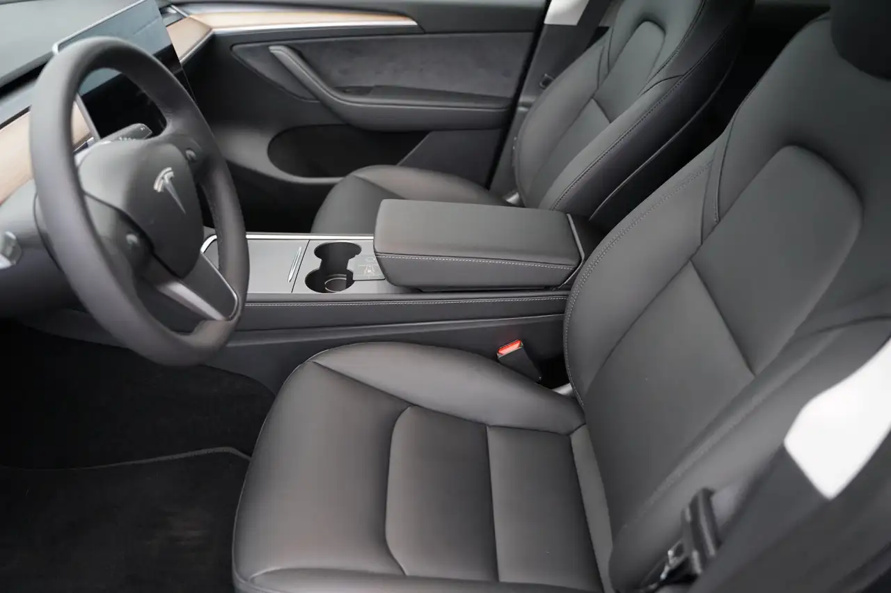 Tesla Model Y Standard Range RWD *AHK*, миниатюра 7