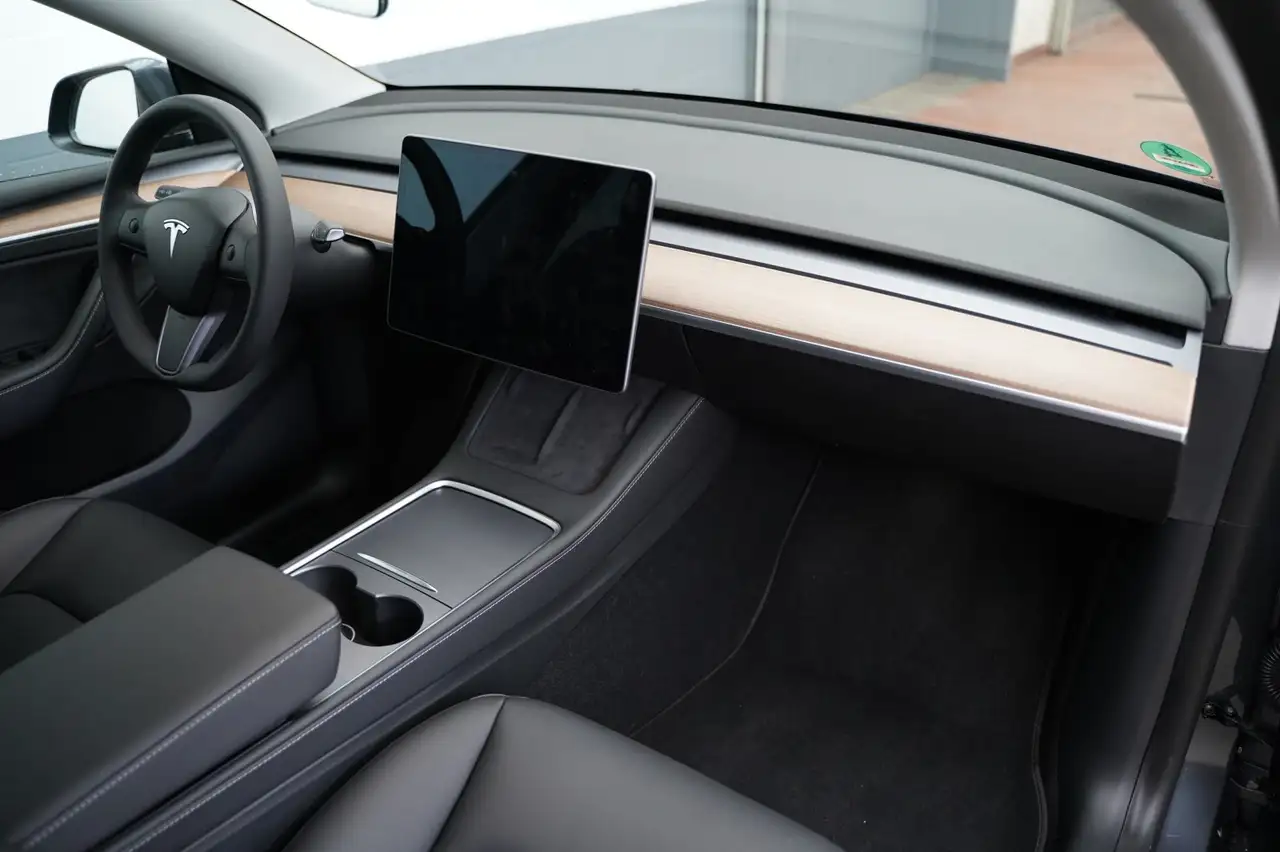Tesla Model Y Standard Range RWD *AHK*, миниатюра 14