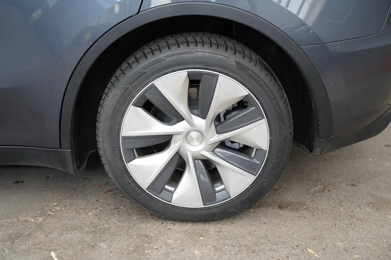Tesla Model Y Standard Range RWD *AHK*, миниатюра 10
