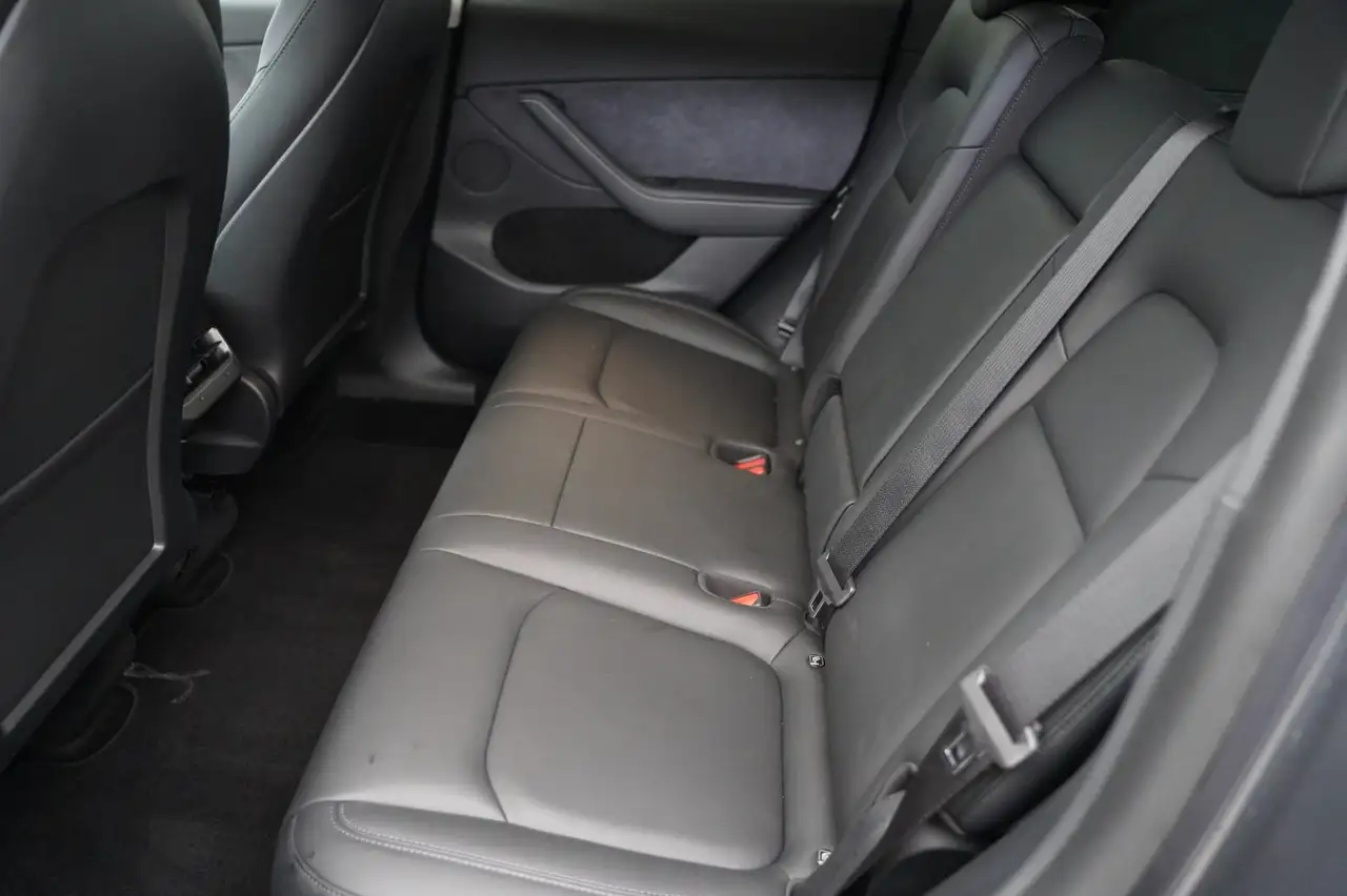 Tesla Model Y Standard Range RWD *AHK*, миниатюра 6