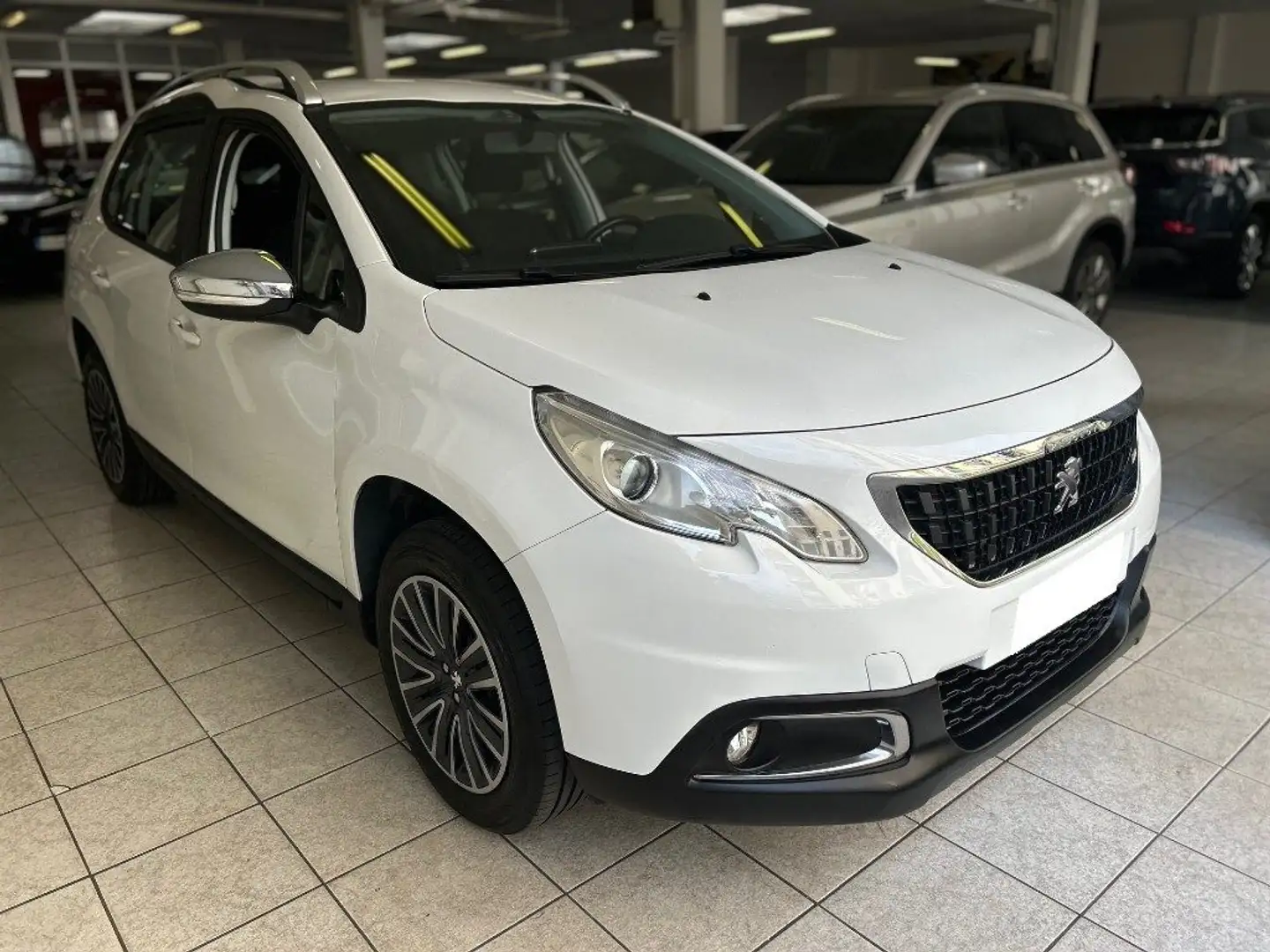 Peugeot 2008 PureTech 82 Active - GPL - OK Neopatentati Bianco - 2
