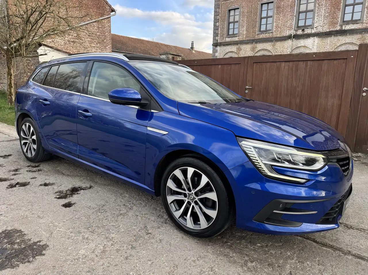 Renault Megane SW 1.33 TCe EDC *PANO*HUD*CAM* (EU6D) — photo 1 of 15