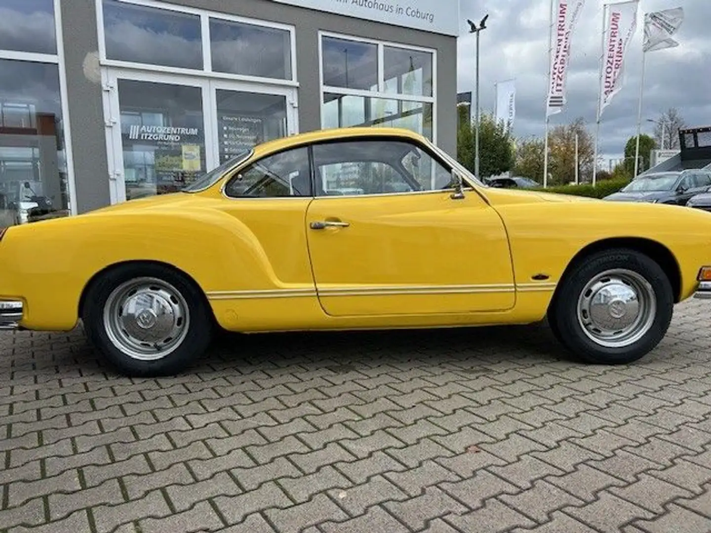 Volkswagen Karmann Ghia Gelb - 1