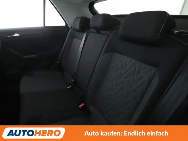 Volkswagen T-Roc view 14