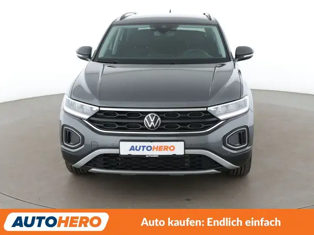 Volkswagen T-Roc view 9