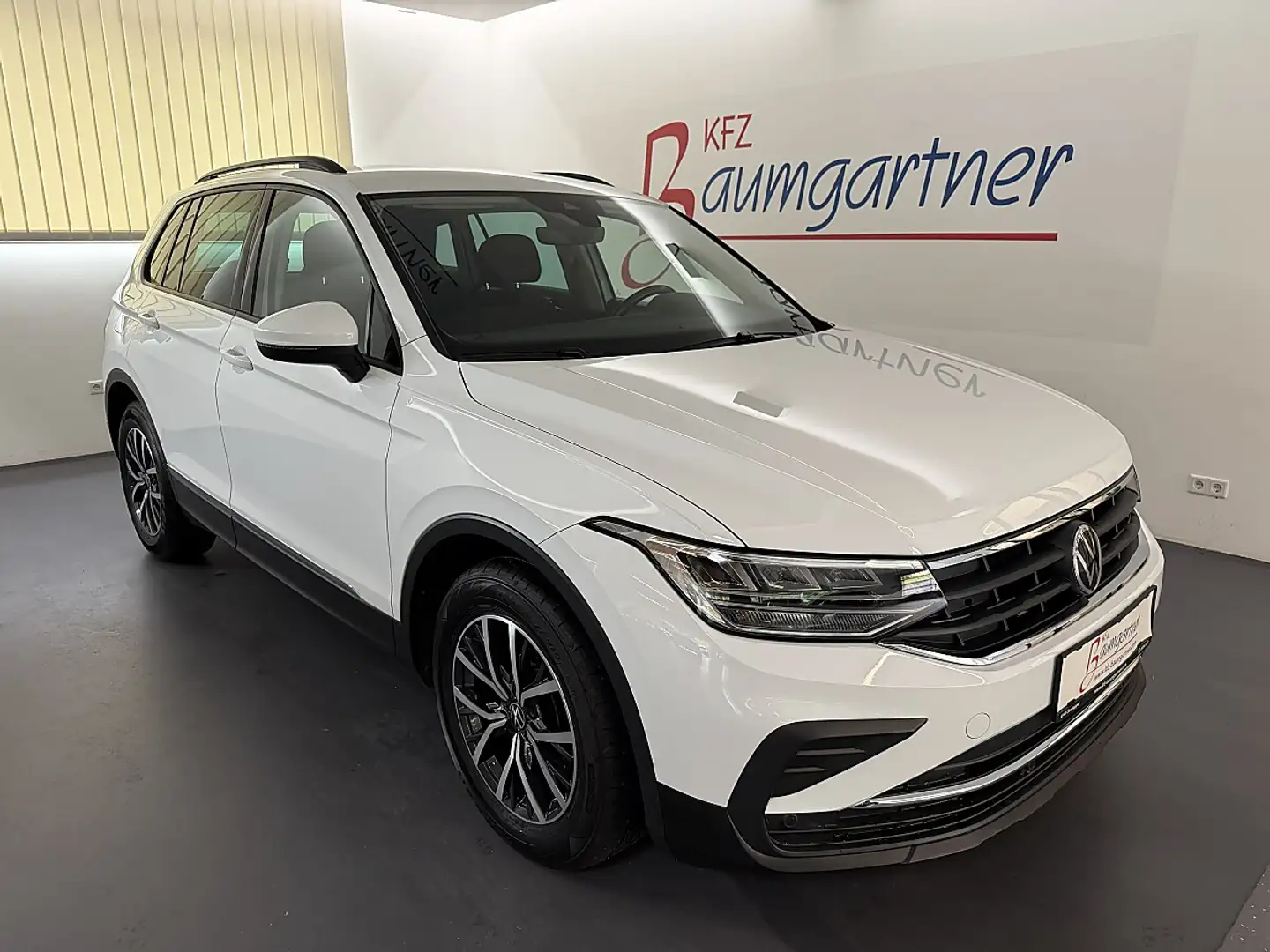 Volkswagen Tiguan 2,0TDI DSG Life *LED*NAVI*ACC*Sitzheizung*Alcan... Weiß - 1