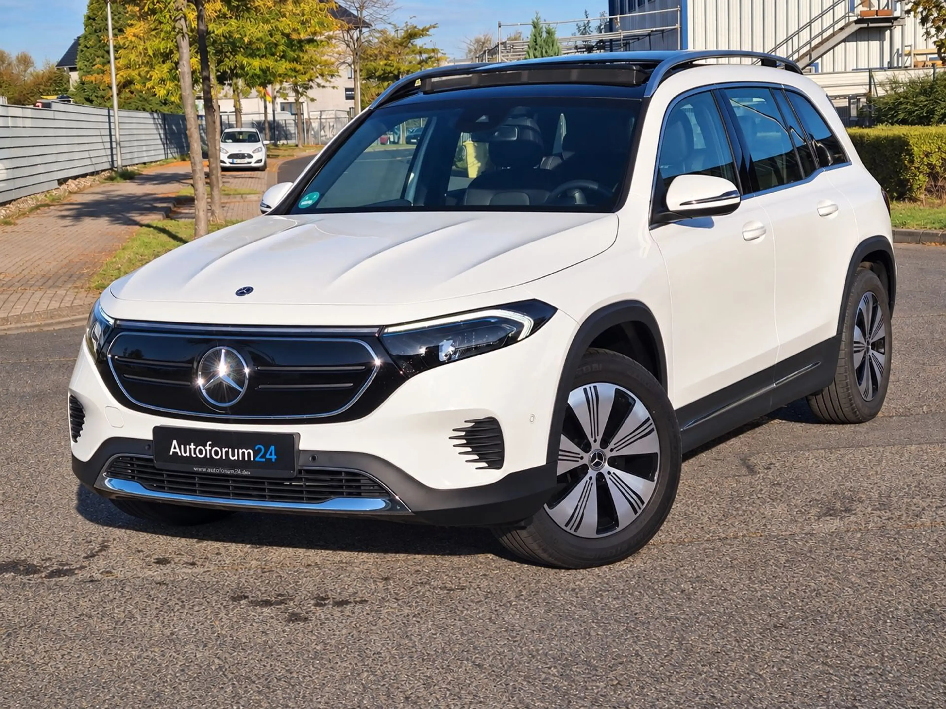 Mercedes-Benz EQB 250 Garantie*Autom.*LED*Kamera*Panorama*