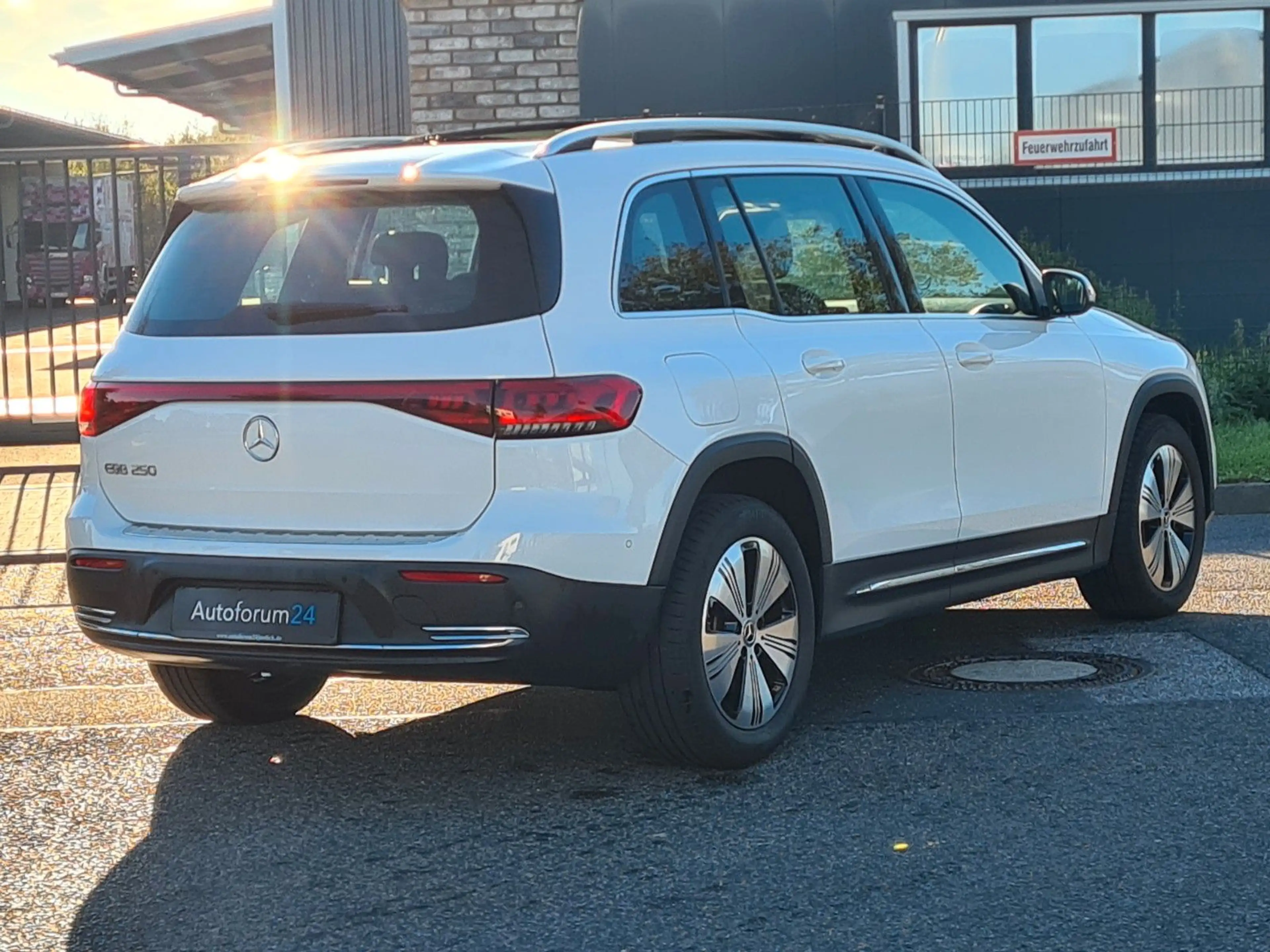 Mercedes-Benz EQB 250 Garantie*Autom.*LED*Kamera*Panorama* — photo 5