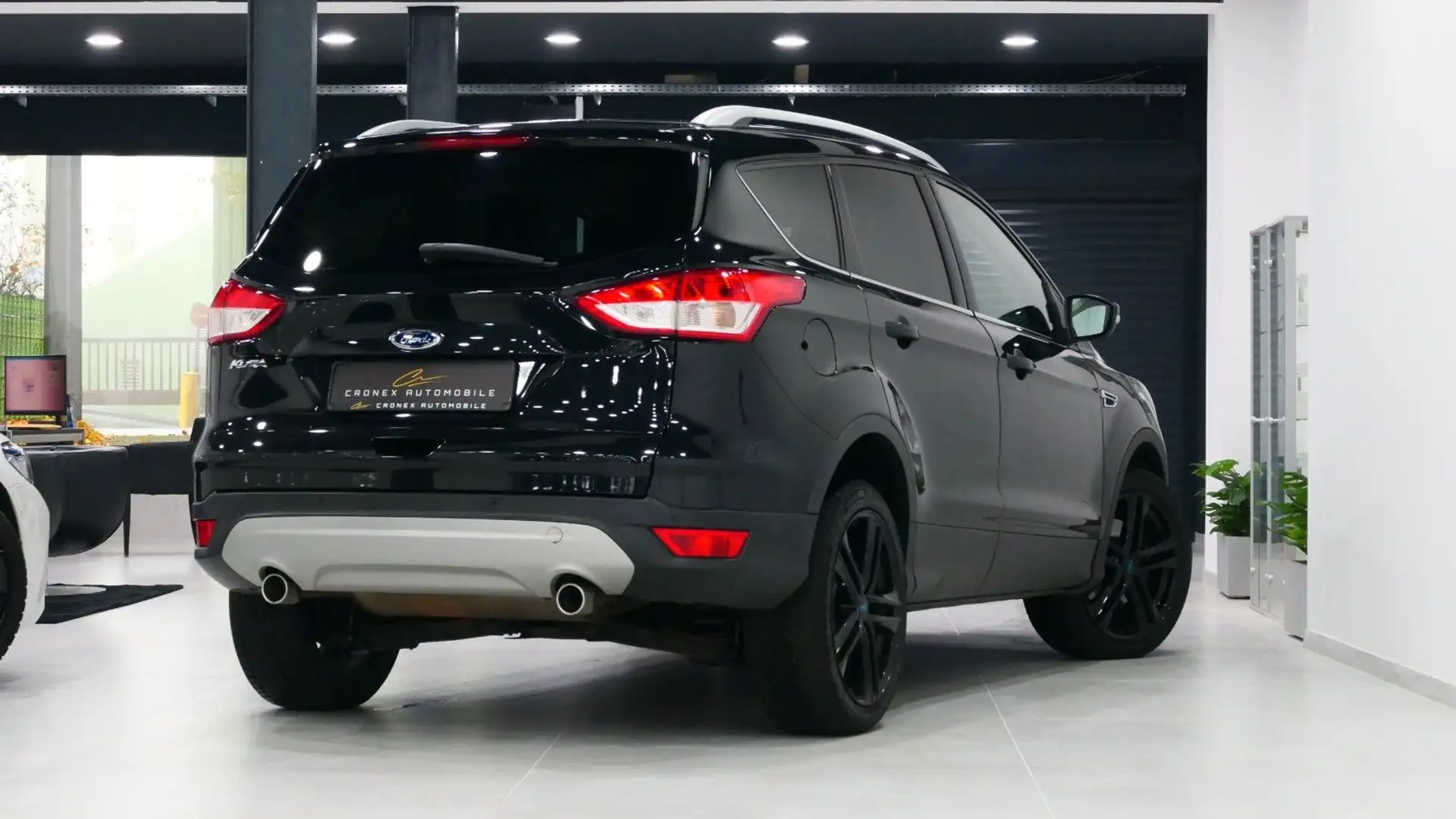 Ford Kuga Titanium 4x4*PDC*Navi*Teilleder*DesignPaket Negro - 2