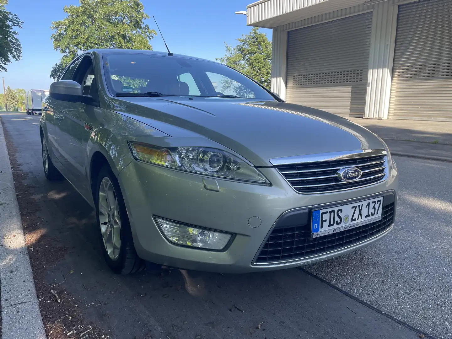 Ford Mondeo Ghia 2.3 Automatik Rentnerfahrzeug - 2