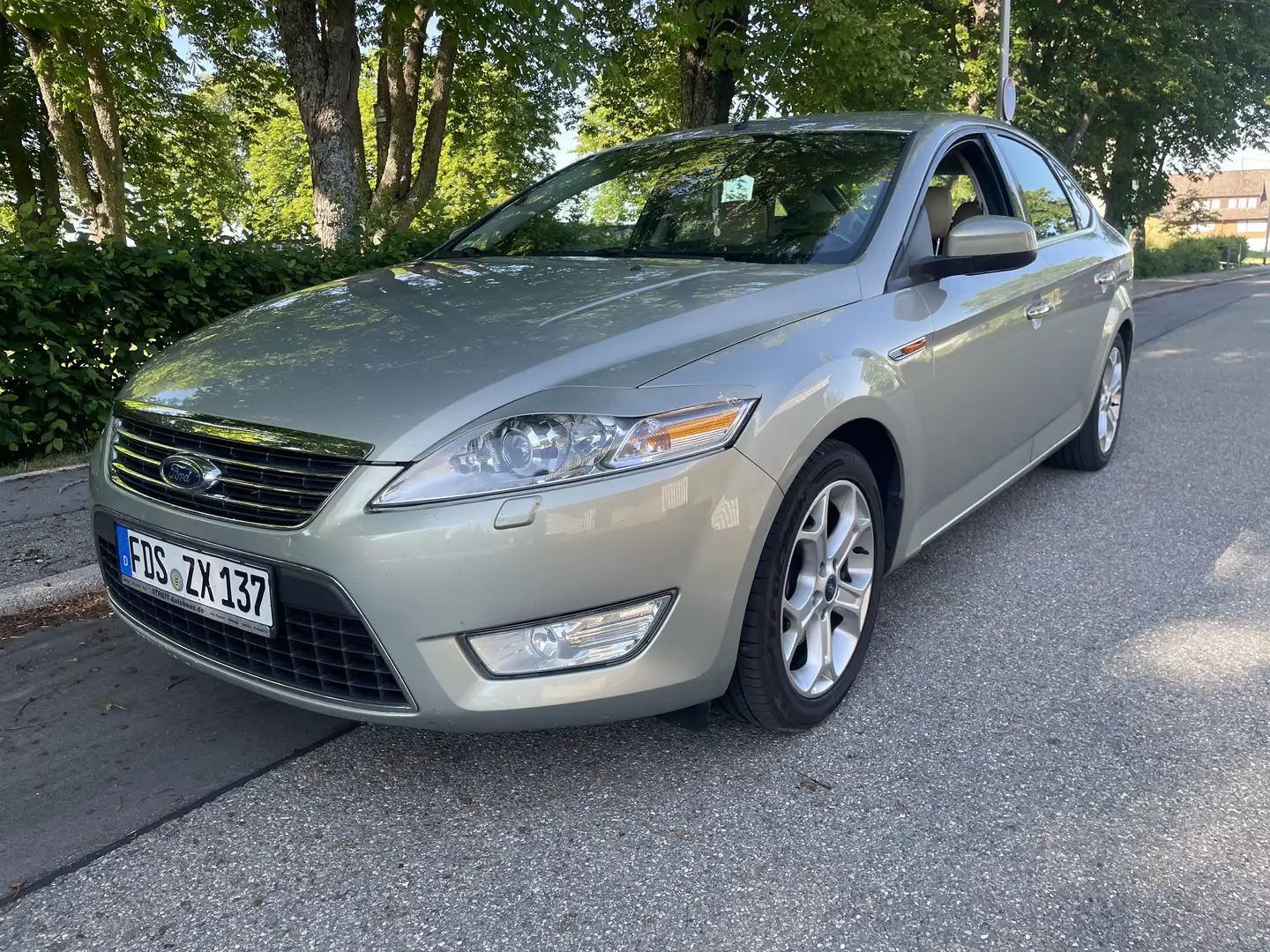 Ford Mondeo Ghia 2.3 Automatik Rentnerfahrzeug - 1