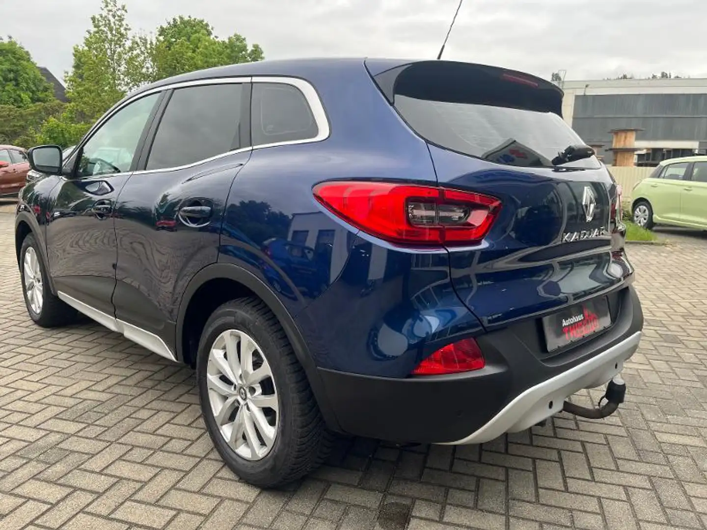 Renault Kadjar 131 PS im TOP Zustand mit A-H-K Blau - 2