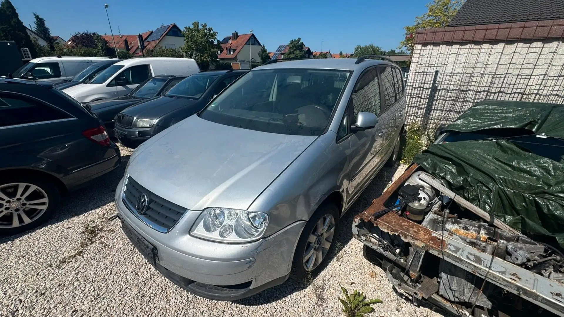 Volkswagen Touran Trendline Plateado - 2