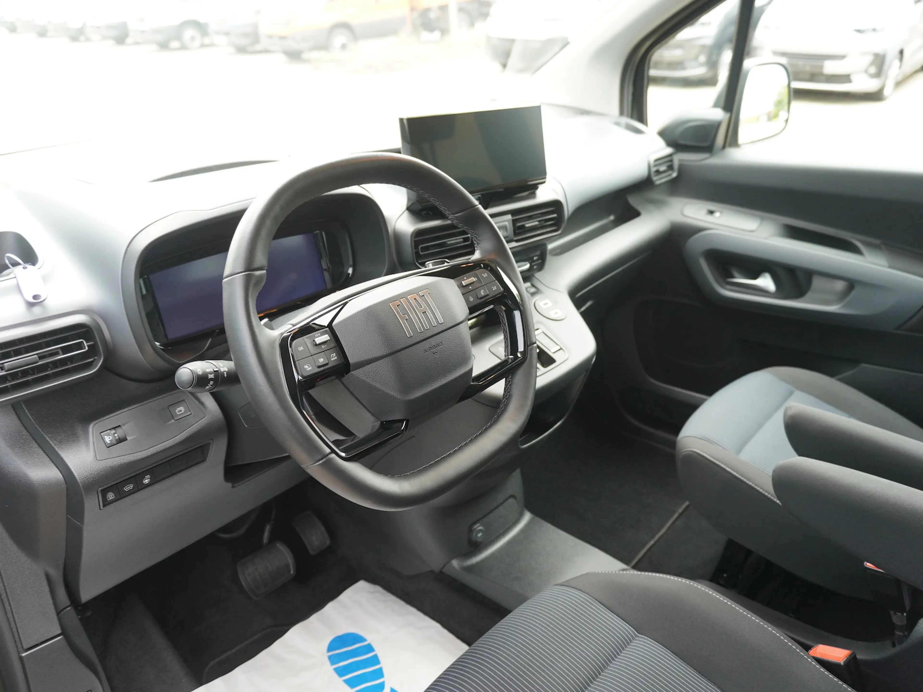 Fiat Doblo Maxi Kombi 130 AT 7-Sitzer + 10-Zoll-Navi — photo 15