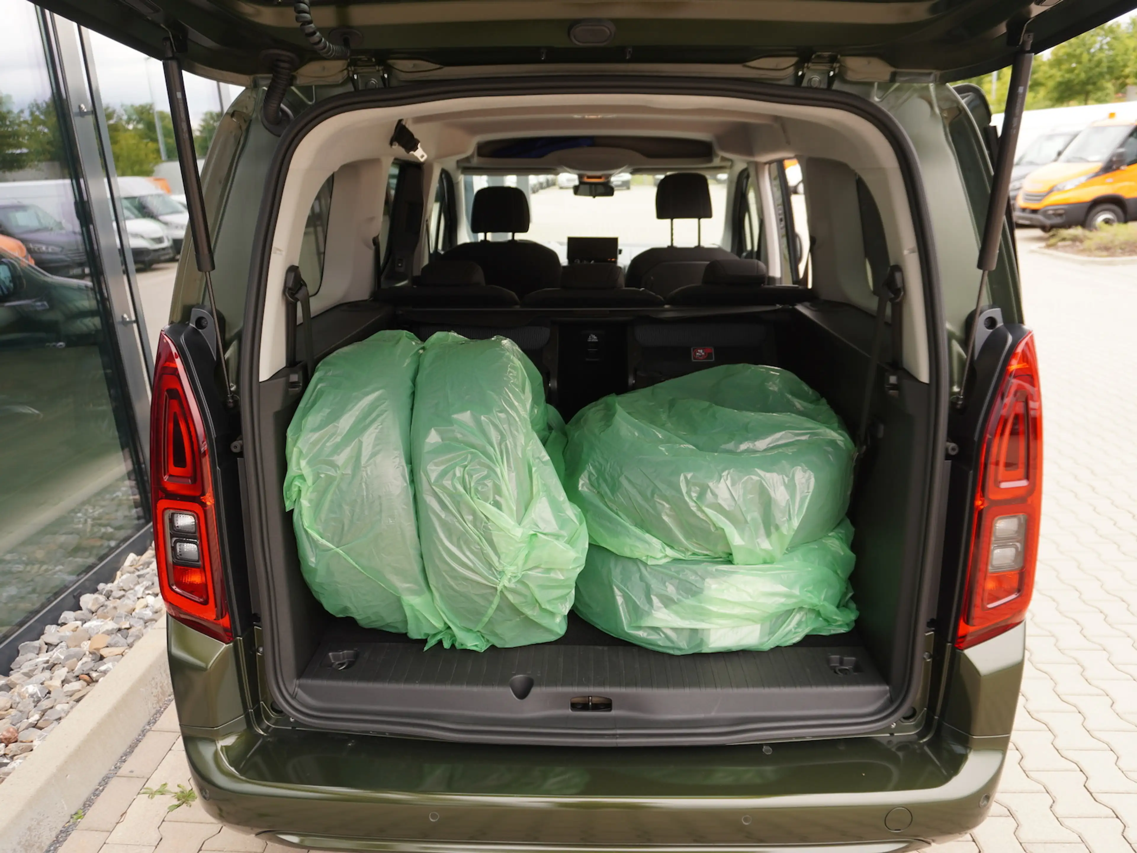 Fiat Doblo Maxi Kombi 130 AT 7-Sitzer + 10-Zoll-Navi — photo 6