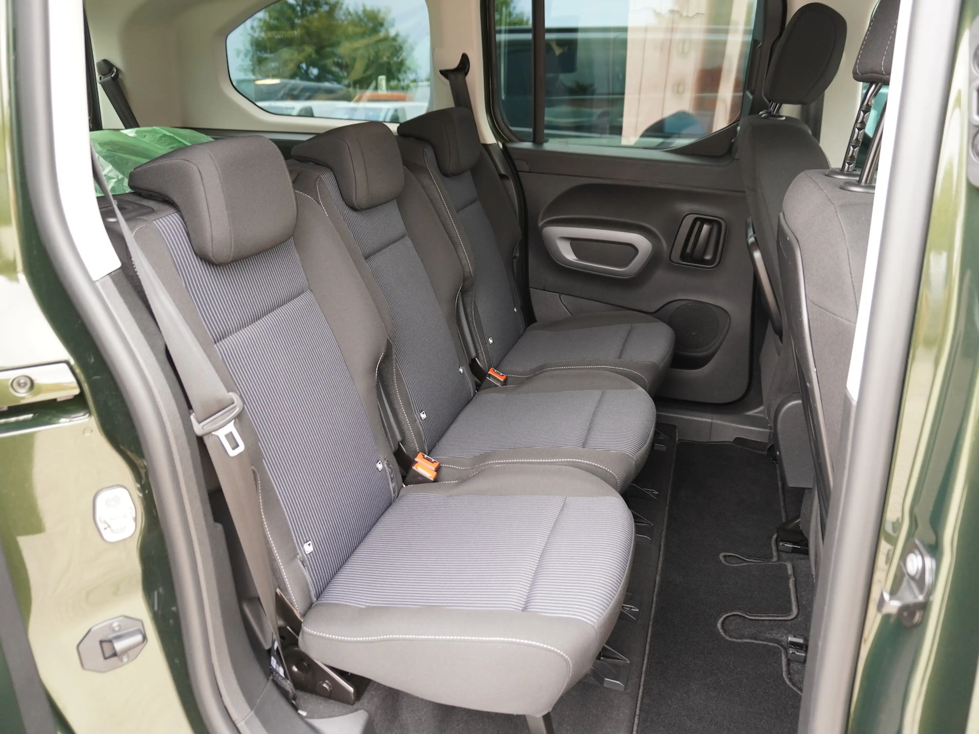 Fiat Doblo Maxi Kombi 130 AT 7-Sitzer + 10-Zoll-Navi — photo 11