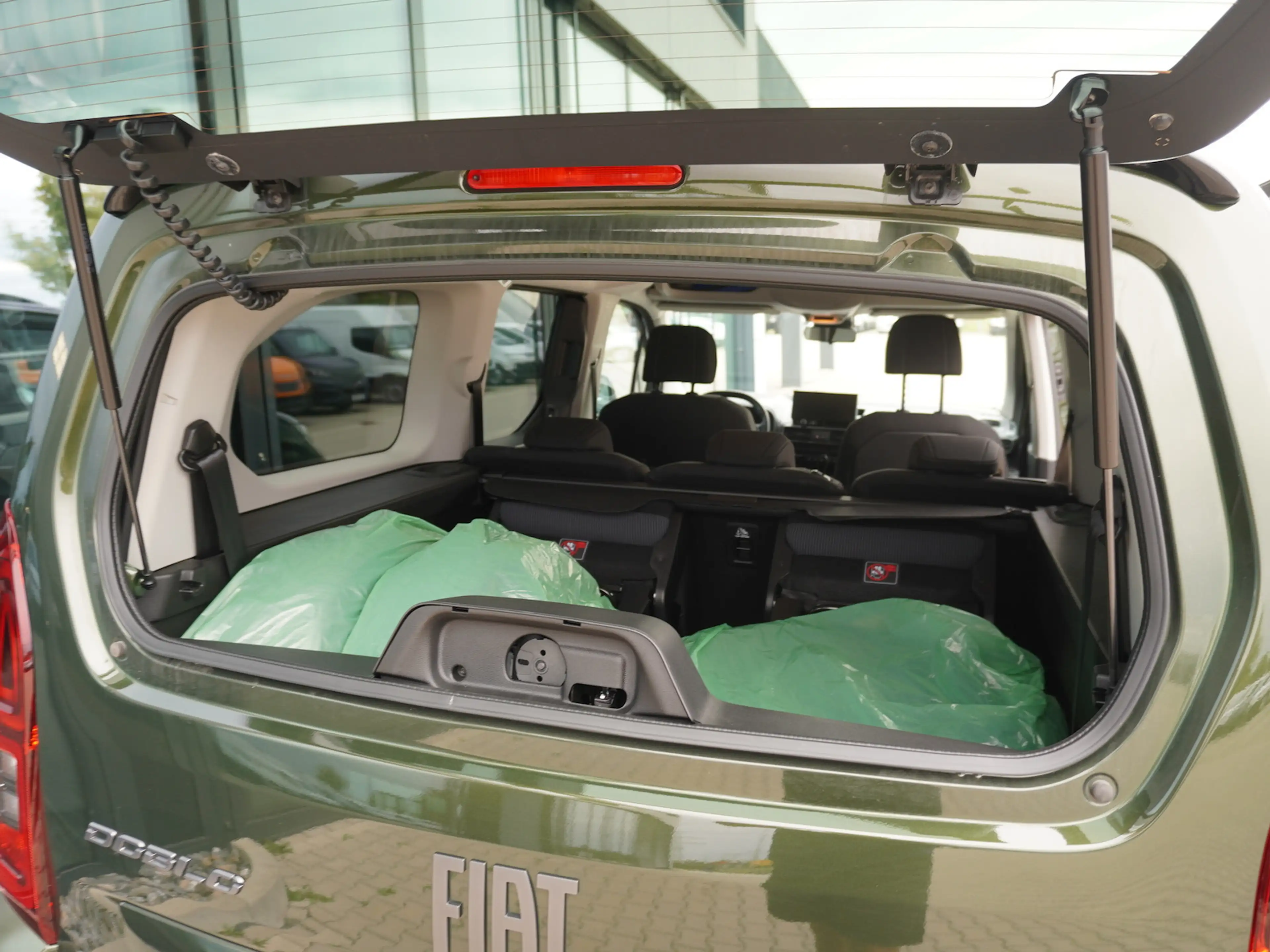 Fiat Doblo Maxi Kombi 130 AT 7-Sitzer + 10-Zoll-Navi — photo 9