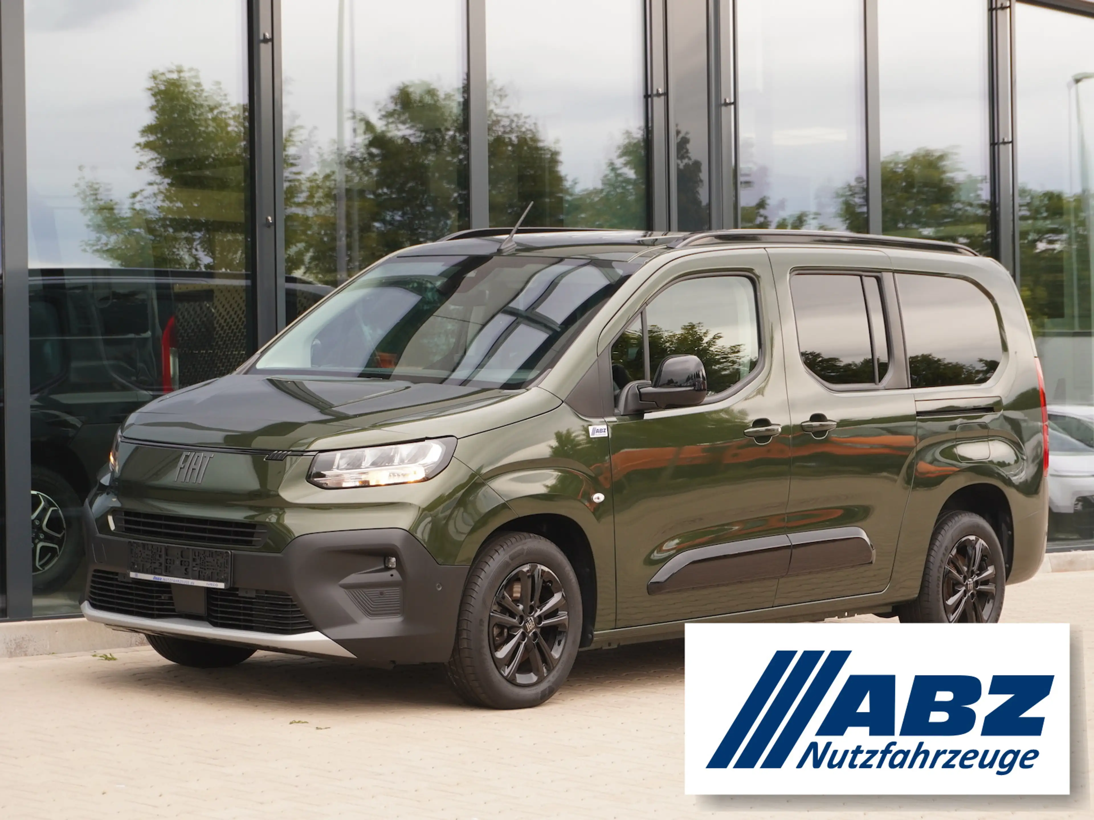 Fiat Doblo Maxi Kombi 130 AT 7-Sitzer + 10-Zoll-Navi