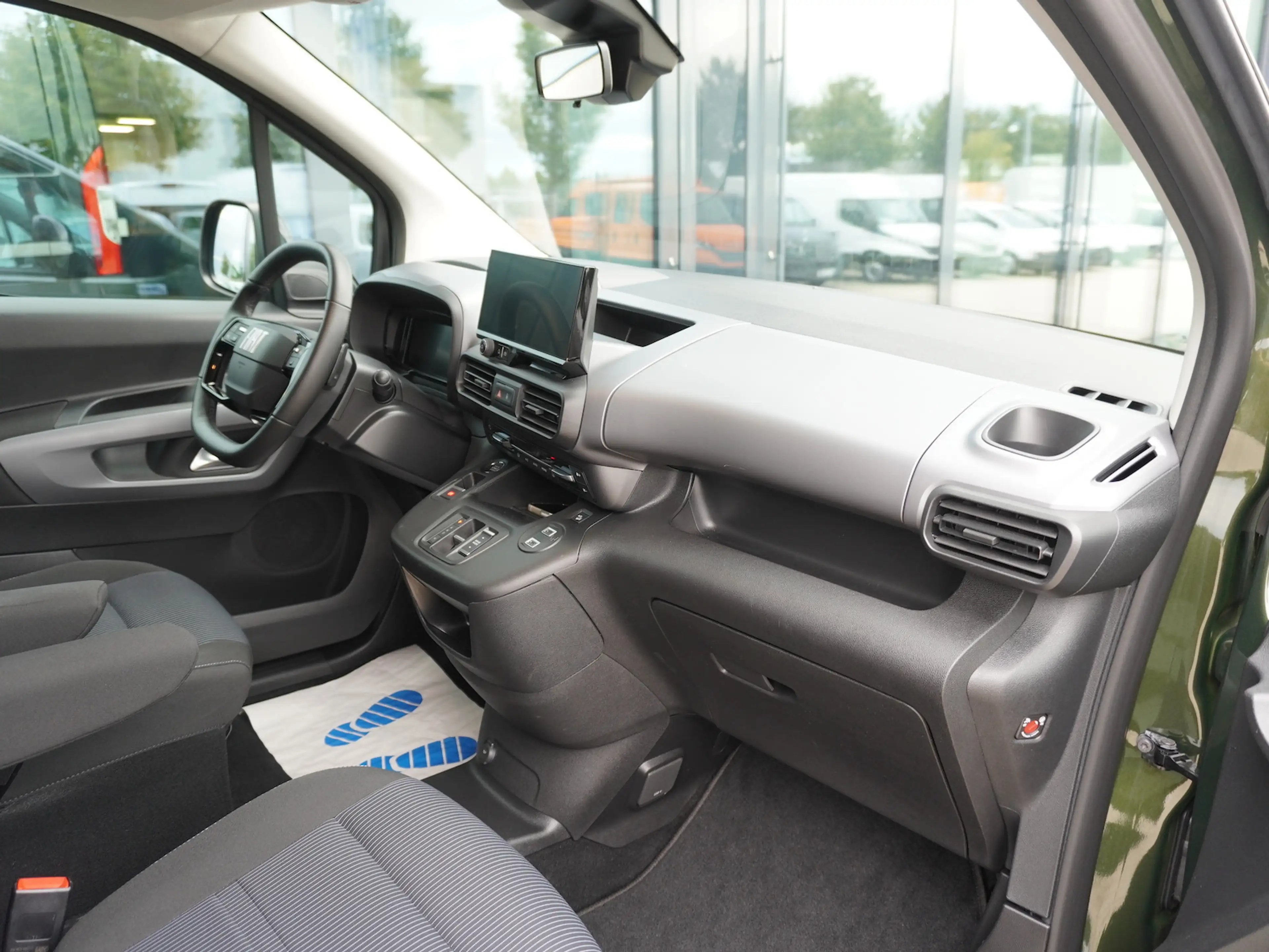 Fiat Doblo Maxi Kombi 130 AT 7-Sitzer + 10-Zoll-Navi — photo 12