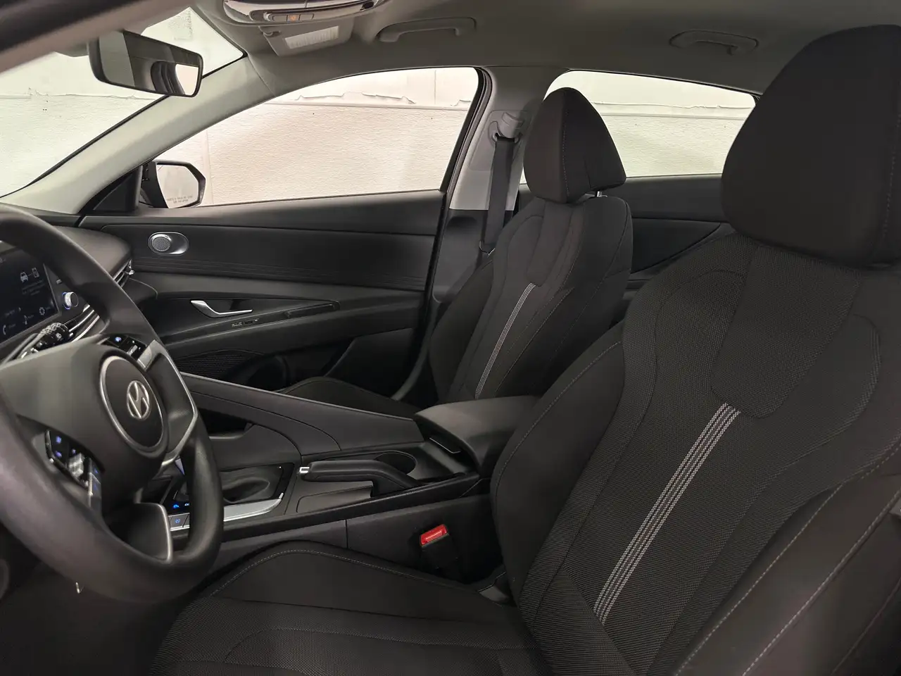 Hyundai ELANTRA снимка Hyundai ELANTRA
