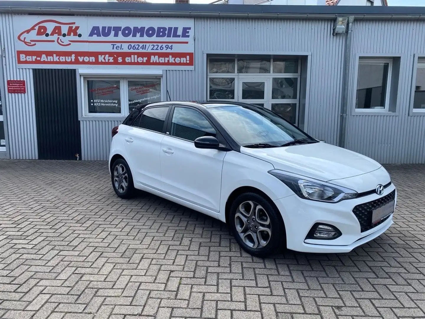 Hyundai i20 YES! Plus 2.Hand+41TKM+Kamera+Navi+Bhz.Lenk. Schwarz - 1