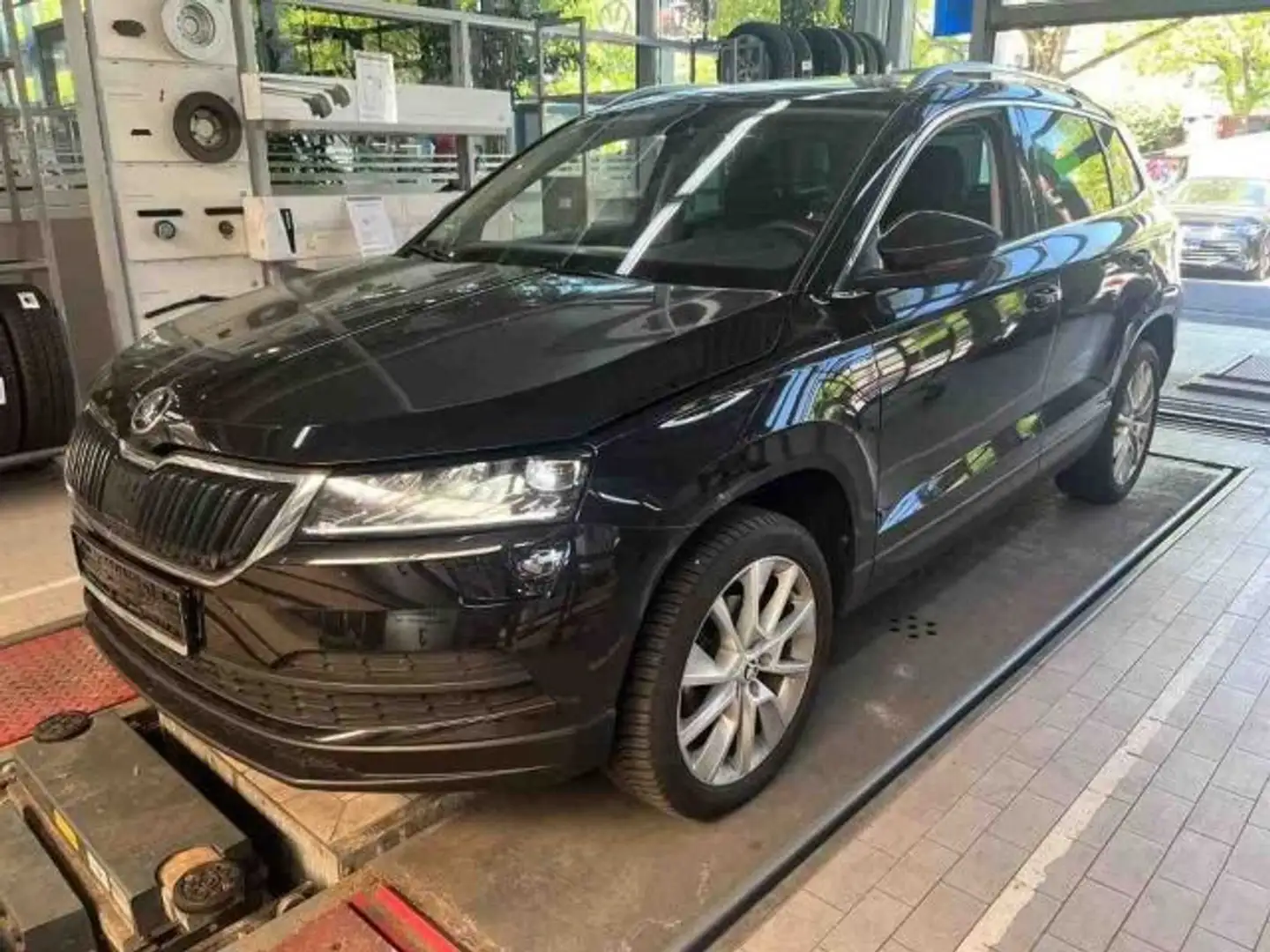 Skoda Karoq 1.5 TSI DSG CLEVER LED+NAV+APP+GRA+SHZ+PDC Schwarz - 2