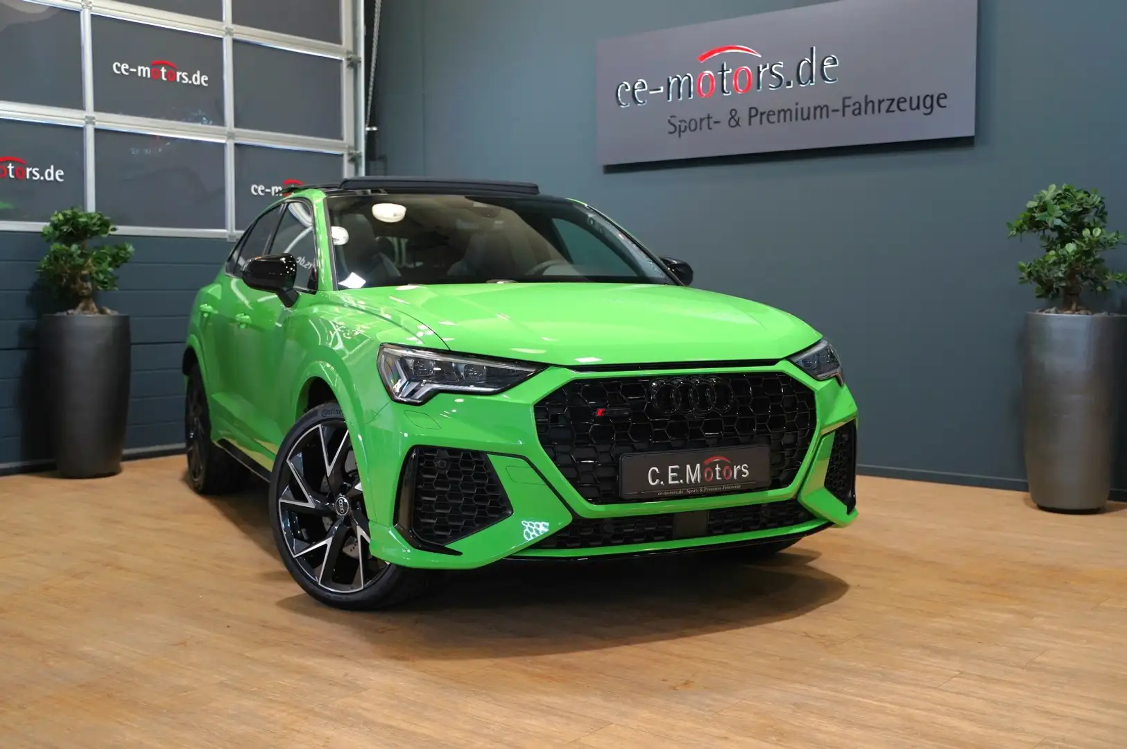 Audi RS Q3 RS Q3 Sportback 2.5 TFSI 280km/h*PANO*Leder*360° Grün - 1