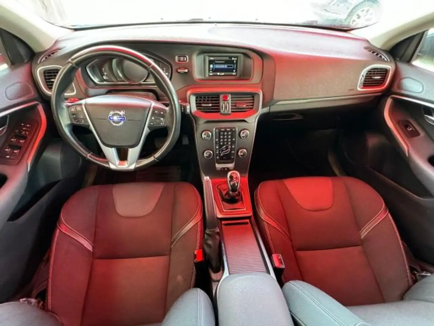 Volvo V40 D2 Momentum Aut. 120 Negro - 2