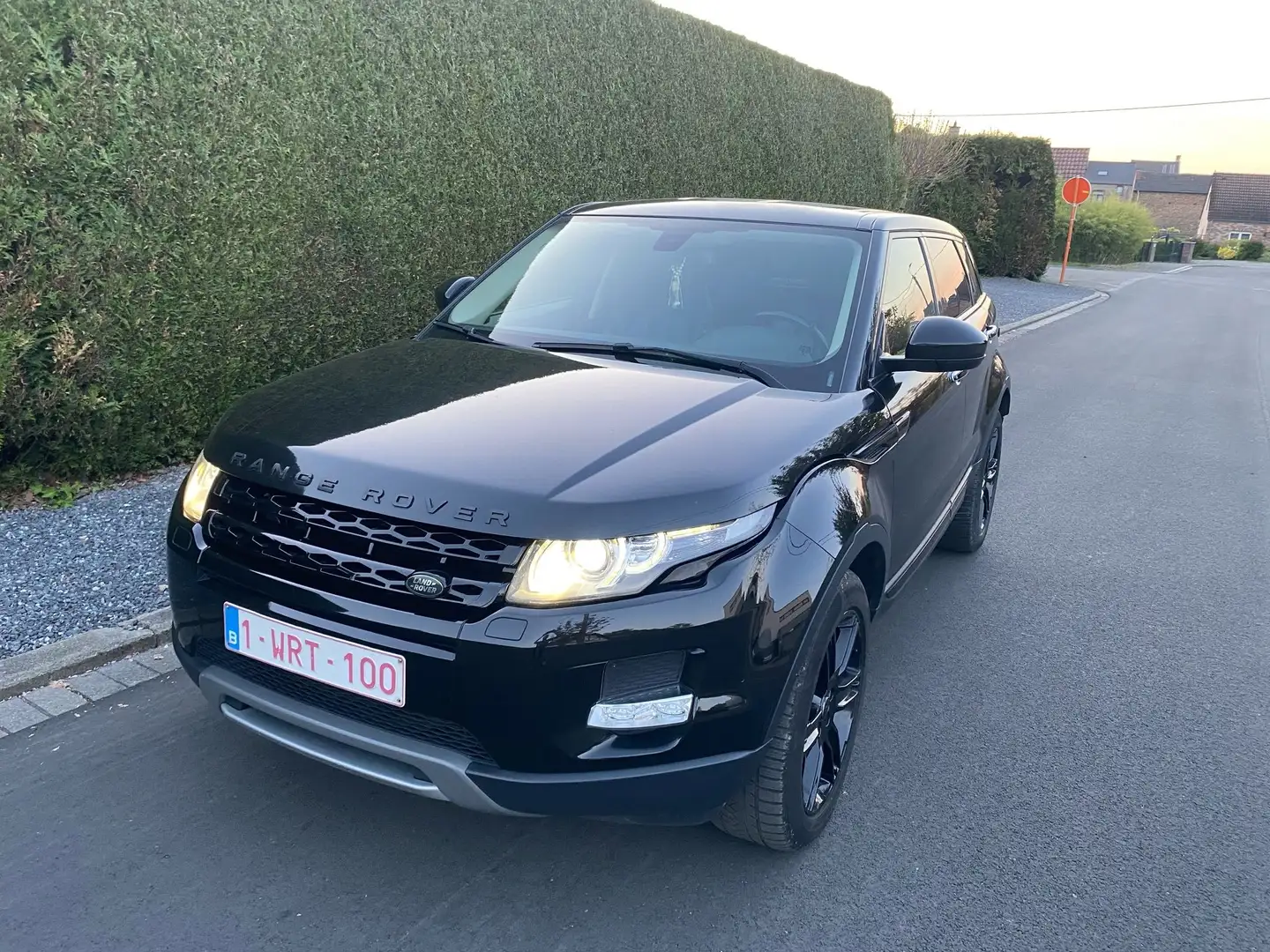 Land Rover Range Rover Evoque Evoque 2.2 TD4 4WD Pure Edition Zwart - 2