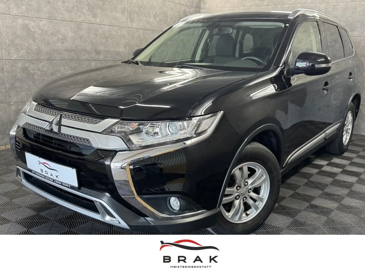 Mitsubishi Outlander 2.0 Diamant Edition 2WD SHZ*NAVI*DAB Schwarz - 1