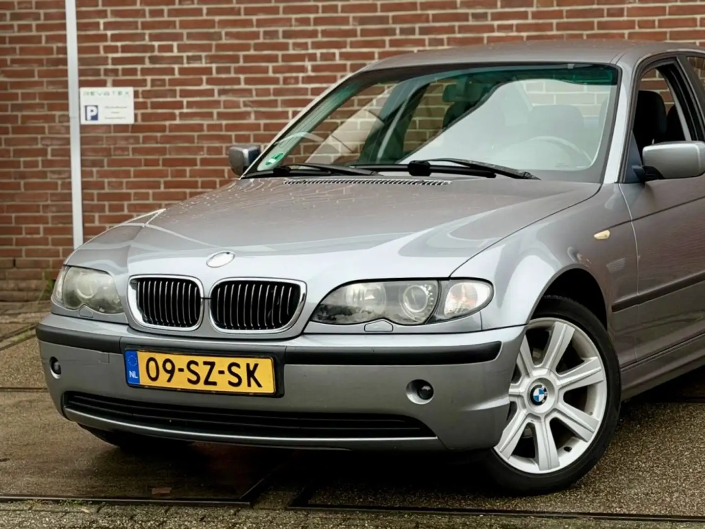 BMW 320 3-serie 320i Special Exec. |Airco |CruiseC |Nieuwe Grijs - 2
