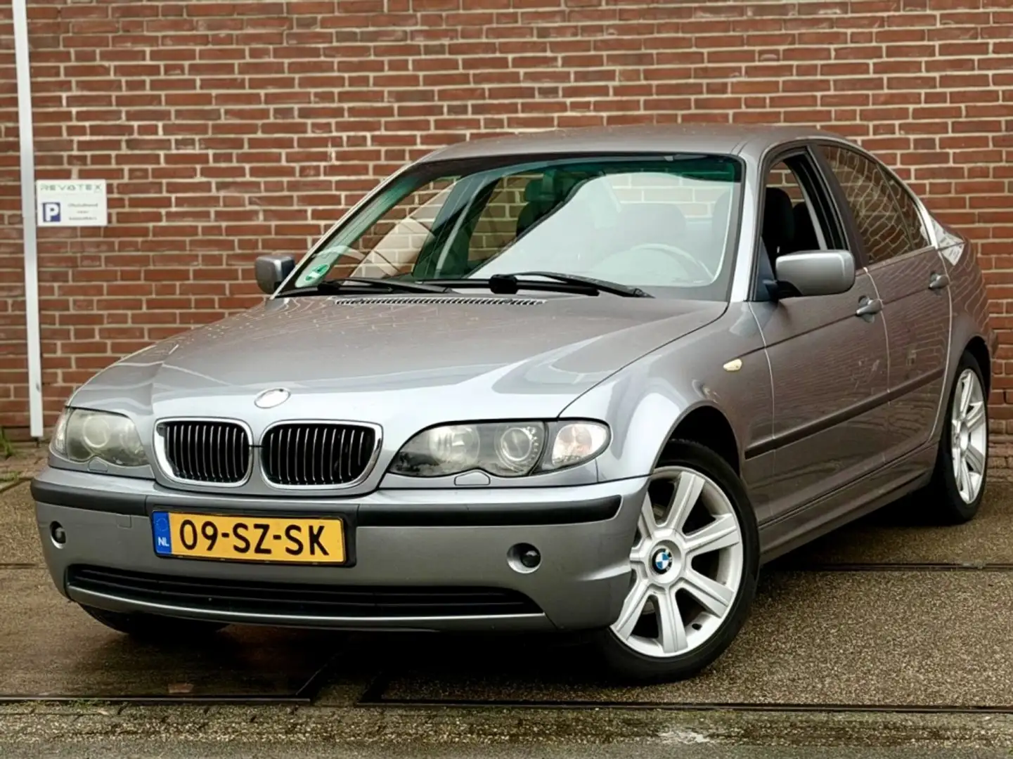 BMW 320 3-serie 320i Special Exec. |Airco |CruiseC |Nieuwe Grijs - 1