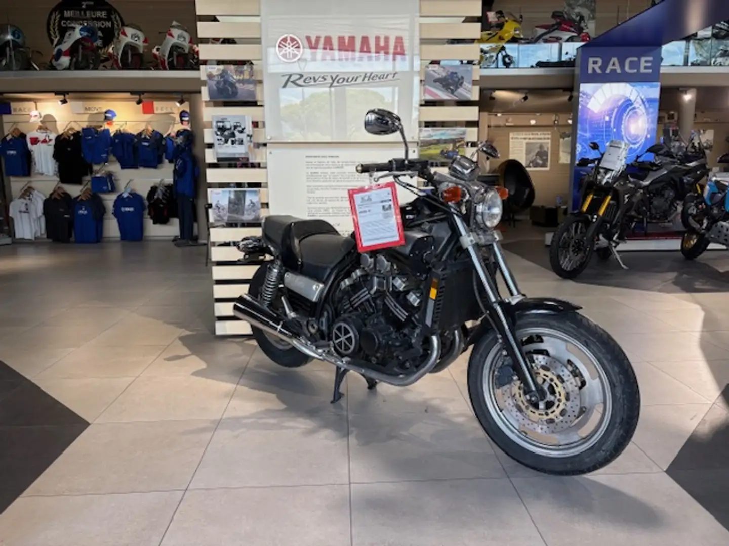 Yamaha Vmax Schwarz - 2