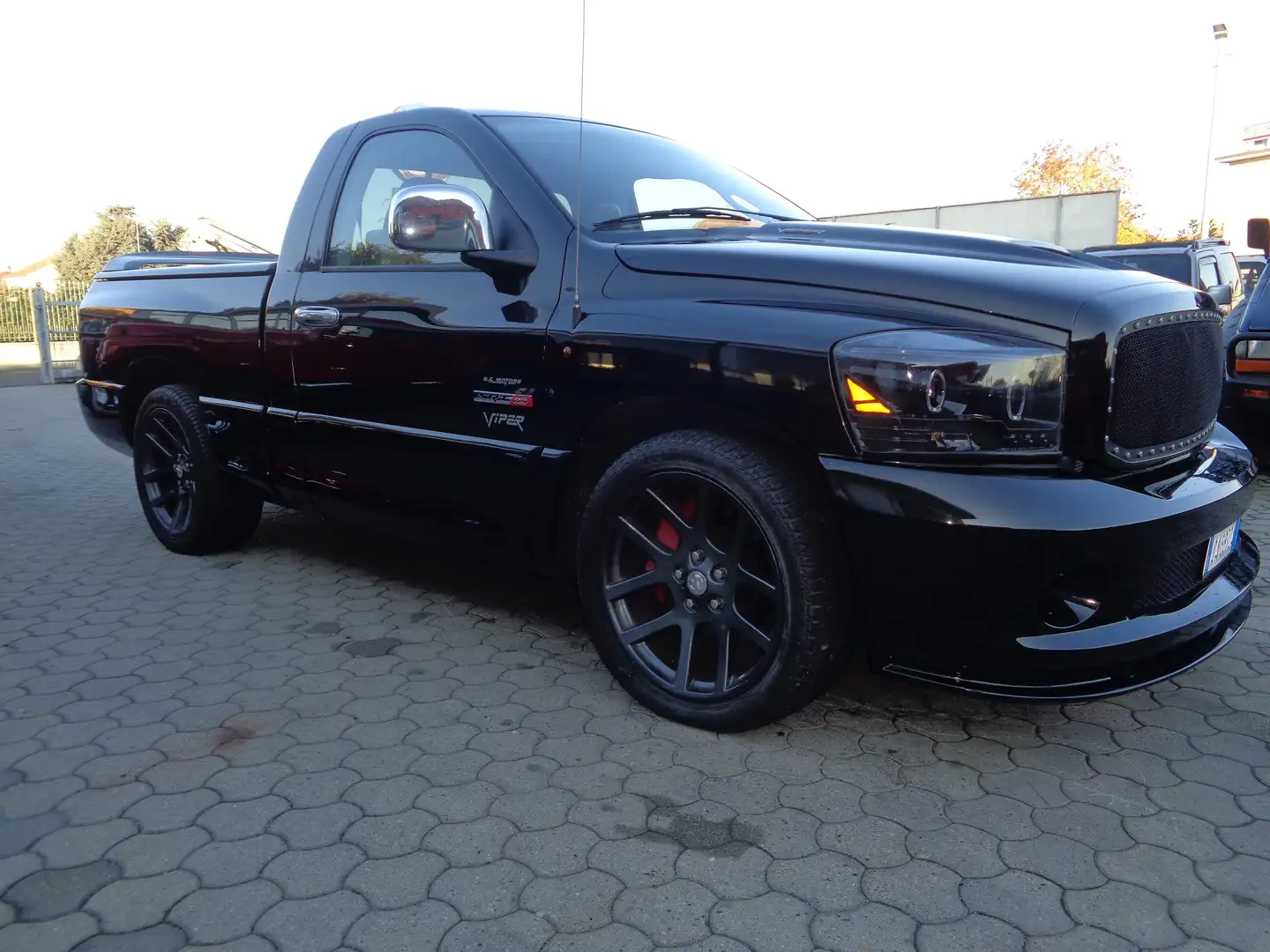 RAM 1500 SRT 10 NIGHT RUNNER Чорний - 1