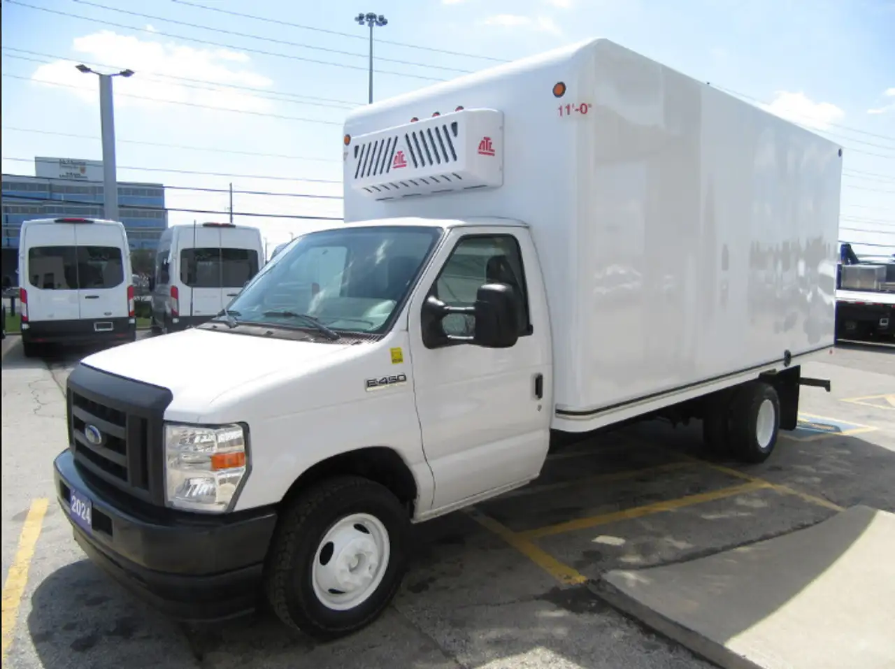 Ford E-450 Super Duty DRW снимка Ford E-450 Super Duty DRW