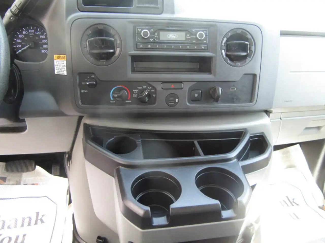 Ford E-450 Super Duty DRW снимка Ford E-450 Super Duty DRW