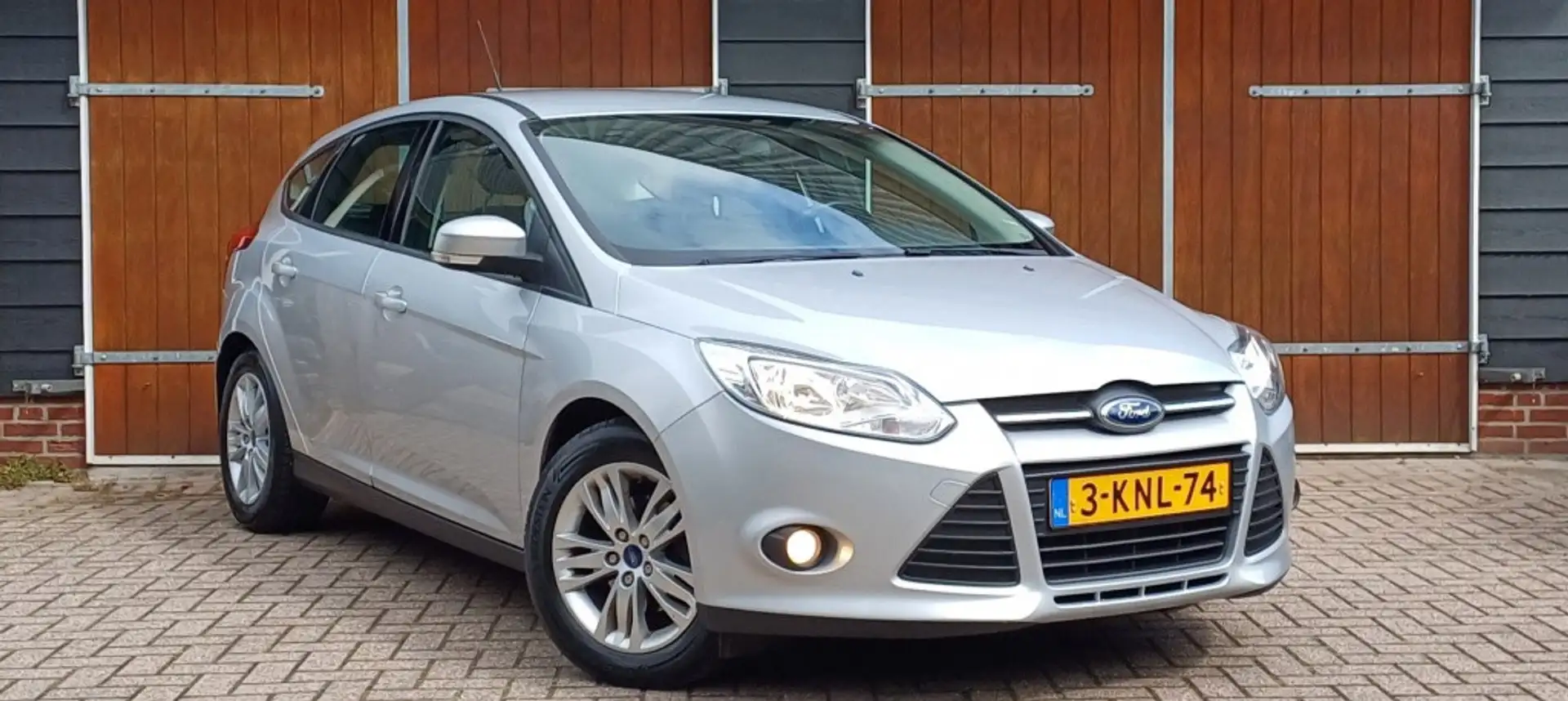 Ford Focus 1.0 EcoBoost Trend, Airco, Trekhaak, Onderhoudsboe Zwart - 1