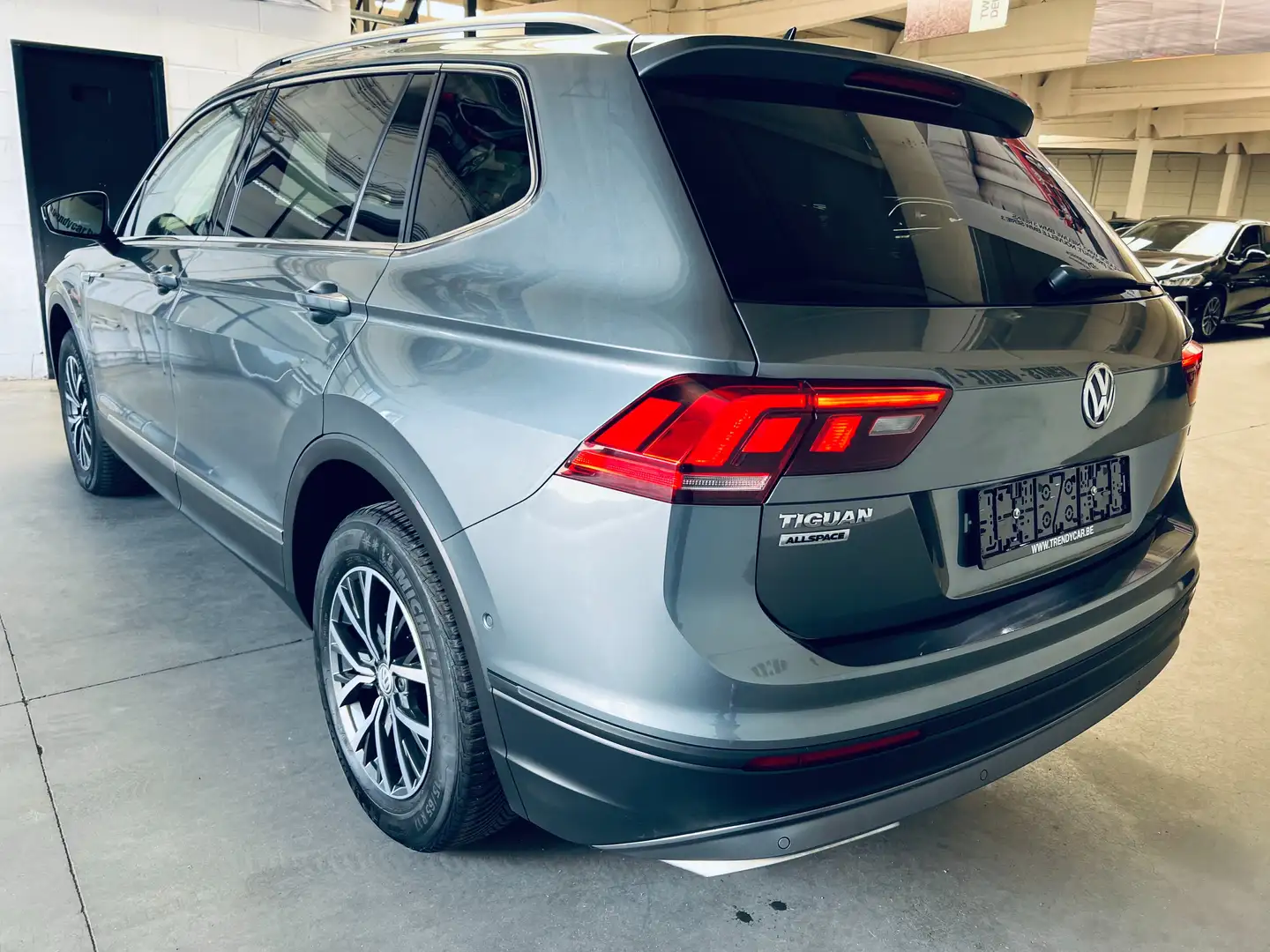 Volkswagen Tiguan Allspace 1.4 TSI Comfort+TVA+GPS+CAMERA+CARNET+TVA+GARANTIE Grijs - 2