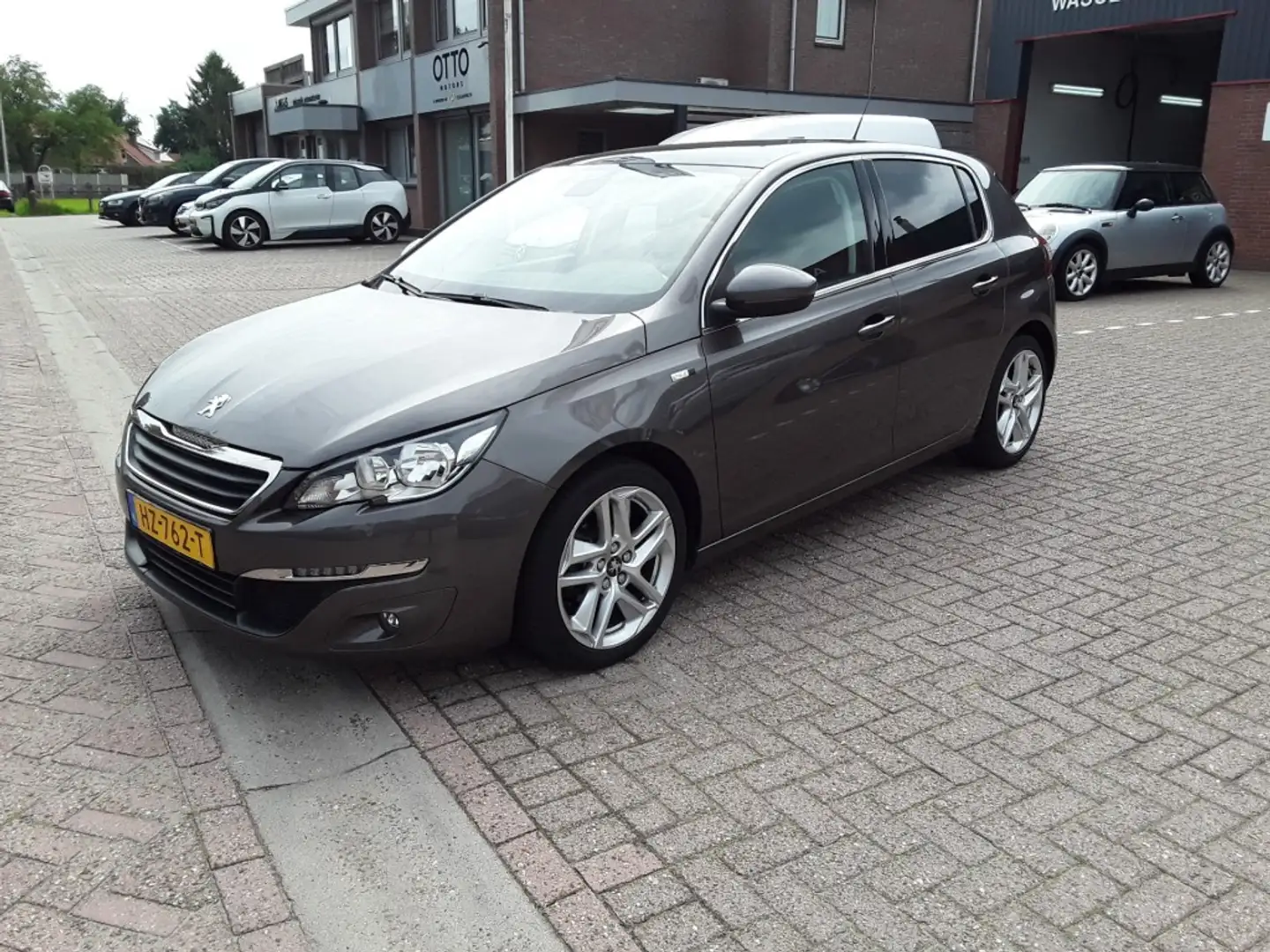Peugeot 308 1.2 PURE TECH STYLE / PANORAMADAK / NAVI Grau - 1