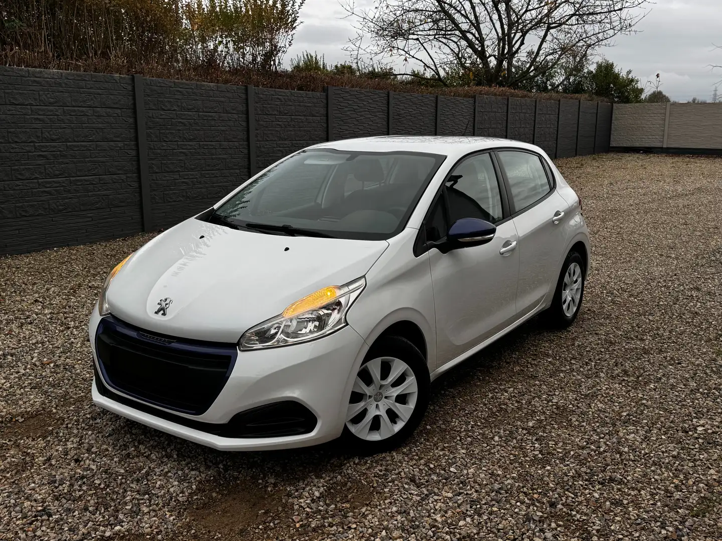 Peugeot 208 208 1.0i Like*BLUETOOTH*CRUISE*CARNET*LIM Blanc - 2