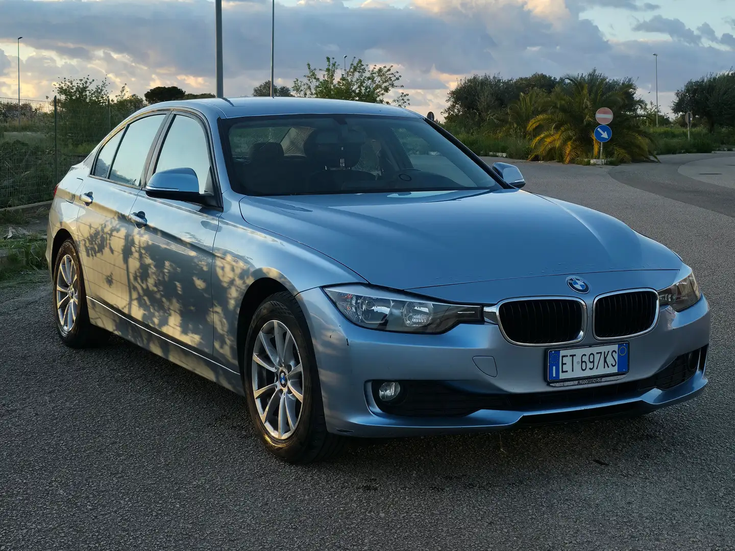 BMW 318 Serie 3 F30 2011 Berlina318d Luxury Grigio - 2