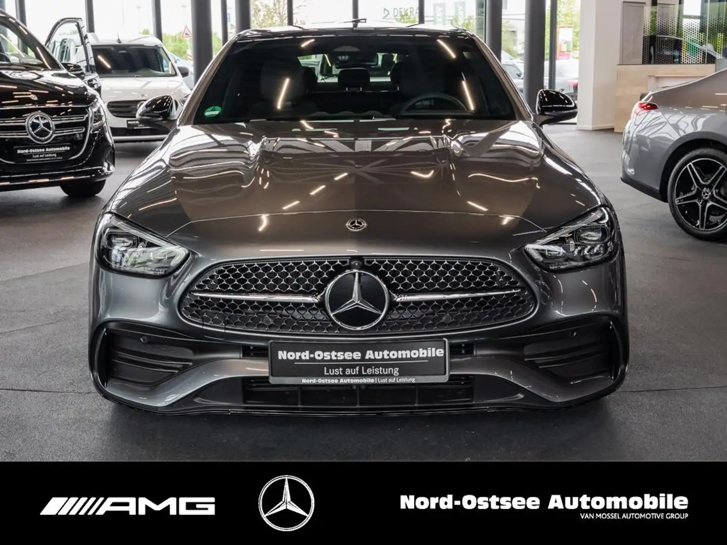 Mercedes-Benz C 220 d AMG NIGHT PANO AHK DIGITAL-LIGHT 19-ZOLL Grijs - 2
