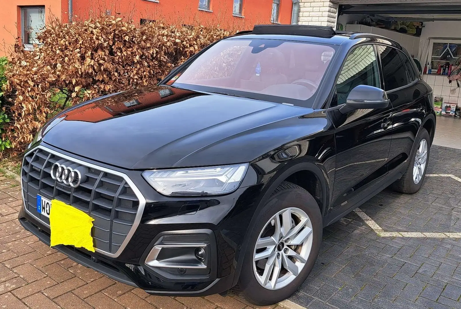 Audi Q5 40 TFSI quattro basis Schwarz - 1