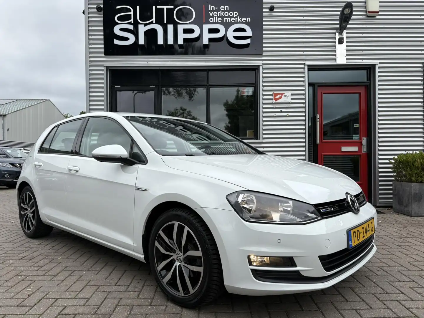 Volkswagen Golf 1.0 TSI Comfortline -5DRS.-CLIMA-CRUISECONTROL-APP Blanc - 2