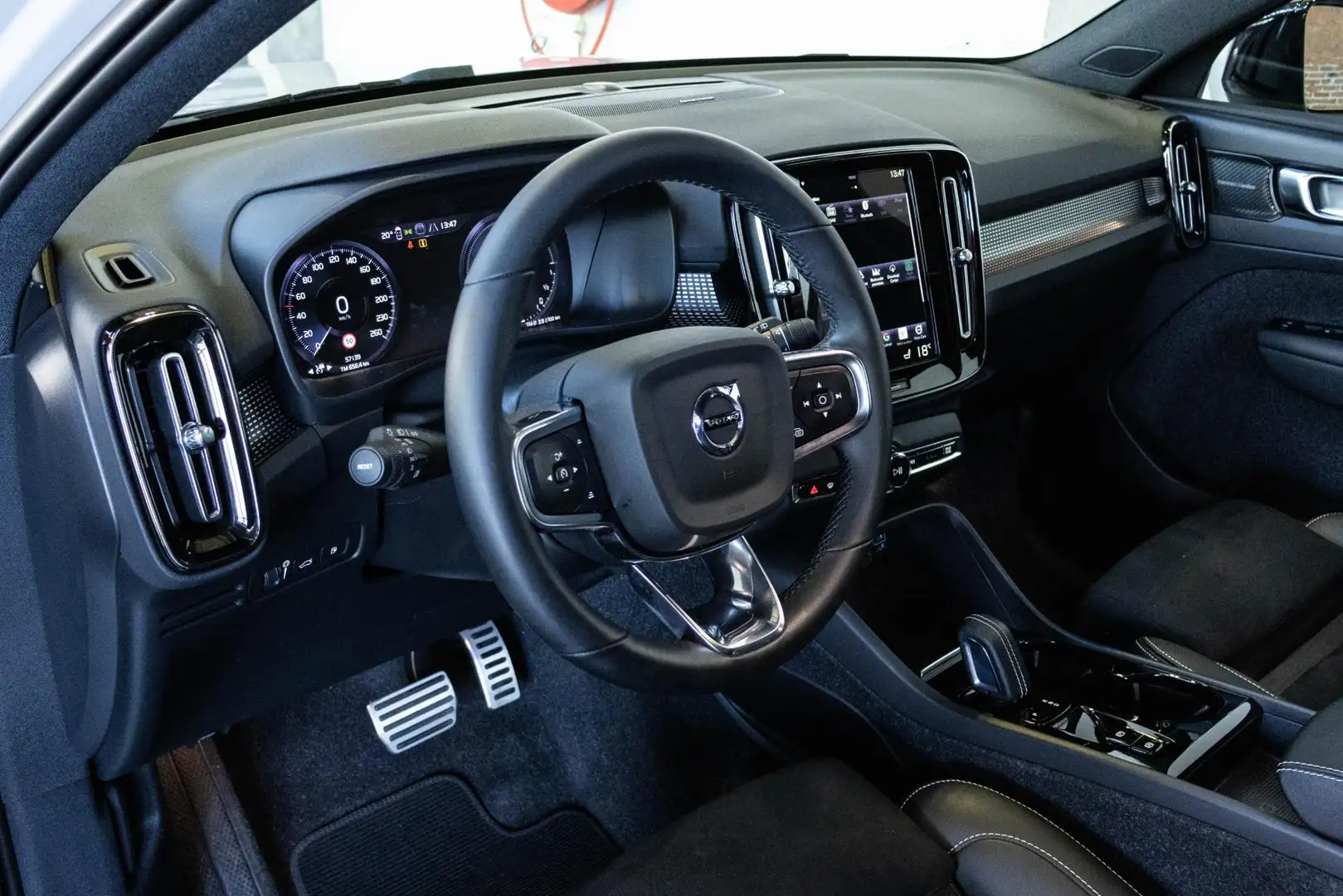 Volvo XC40 T4 Recharge R-Design | Electrische Bedienbare Voor Grau - 2